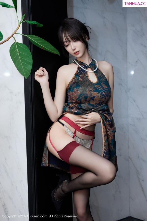玥儿玥  [XiuRen]高清写真图 2024.08.09 No.8995 玥儿玥er 黑丝美腿第44张图片